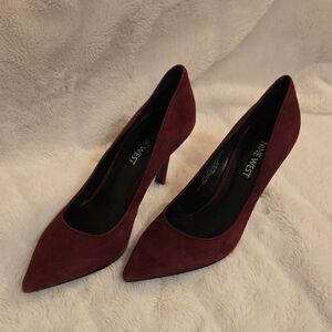 New Nine West Burgundy Suede Heels In Size 5M Brand New (Without Box)
